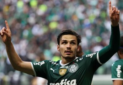 Palmeiras define futuro do Raphael Veiga após sondagem da Espanha e Inglaterra