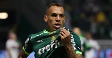 Palmeiras oficializa saída de Breno Lopes e agradece atacante